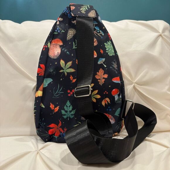 Unisex Mushroom Chest Sling Bag Travel Shoulder Daypack & Zippered Pouch NWT - Picture 3 of 10